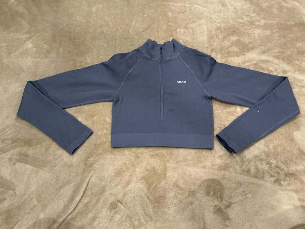 White Fox Active Seamless Ribbed 1/4 Zip Cropped Long Sleeve Top in Blue SIZE SM